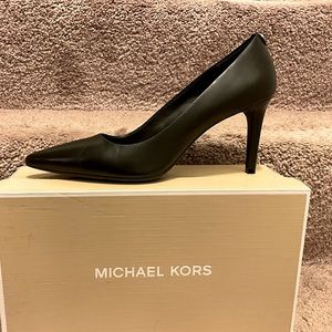 Michael Kors Dorothy Pump
